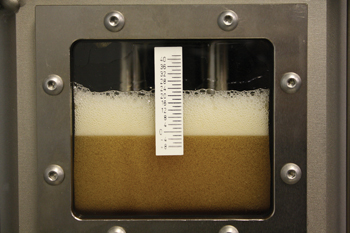 在潤(rùn)滑油中形成泡沫